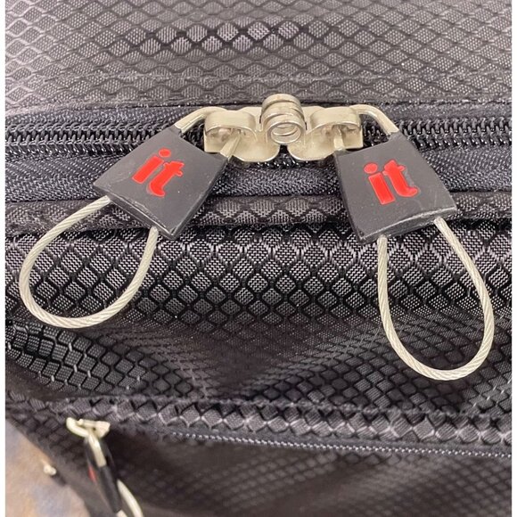 It Luggage Black Nylon With Telescopic Handle World’s Lightest Rolling Luggage - Picture 6 of 15